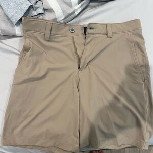 Men's 30W  7in khaki southernTide shorts